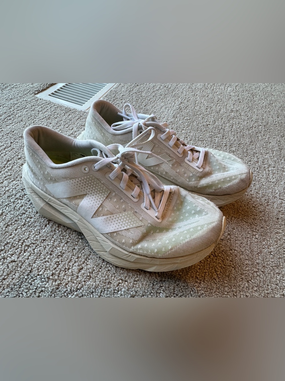 New Balance FuelCell Rebel v4 Women's 6 Wide White Linen Running Sneakers WFCXLJ